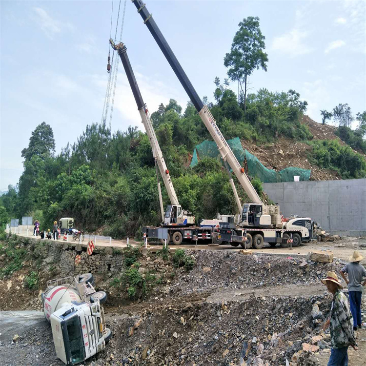 三才镇汽车掉沟里叫吊车救援要多少钱